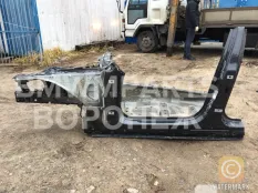 Четверть кузова с центральной стойкой передний