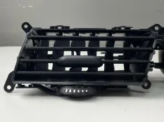 Вентиляционная решетка средняя BMW 5 6 F90 G30 G31