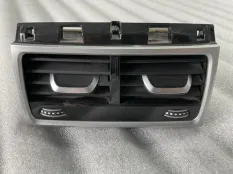 Вентиляционная решетка центральной консоли задняя