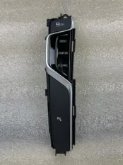 Панель управления в центральной консоли BMW 5 X3