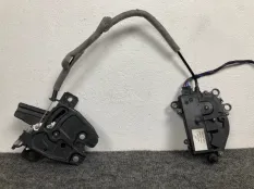 Замок крышки багажника с доводчиком левый BMW X5