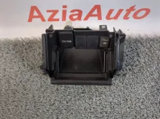 Зарядное гнездо Toyota Corolla E180