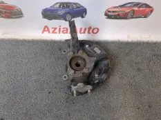 Кулак поворотный передний правый Toyota Rav4 40
