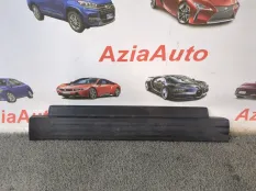 Накладка на порог салона передняя правая Toyota