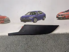 Накладка в салоне левая Kia Stinger 1