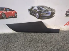 Накладка в салоне правая Kia Stinger 1