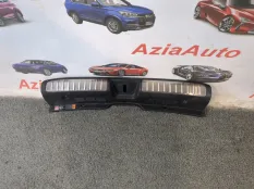 Накладка замка багажника задняя Kia Stinger 1