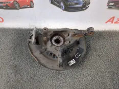 Кулак поворотный передний правый Toyota Camry XV70