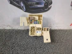 Блок предохранителей Kia Stinger 1