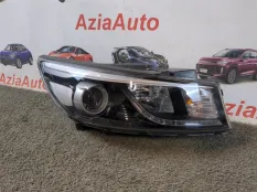 Фара правая Kia Carnival 3