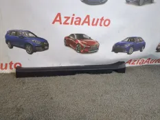 Накладка на порог салона передняя правая Toyota