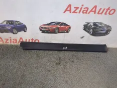 Накладка на порог салона передняя правая Toyota