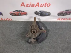 Кулак поворотный передний правый Toyota Rav4 50