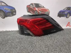 Фонарь правый Toyota Rav4 50
