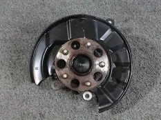 Кулак задний правый Toyota Camry XV70
