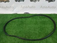 Уплотнительная резинка задняя правая Toyota