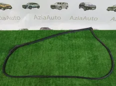Уплотнитель двери передний правый Toyota Corolla