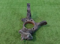 Кулак поворотный передний правый Toyota Rav4 40