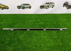 Молдинг двери передний правый Hyundai Tucson TL