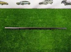 Молдинг двери передний правый Hyundai Santa Fe TM