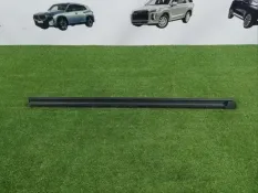 Уплотнитель двери задний правый Hyundai Tucson NX4