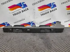 82216234 Накладка на торпедо Volvo FH