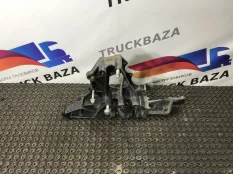 21116689 Кронштейн буксировочный левый Renault T