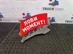 2323726 Кронштейн кабины передний левый