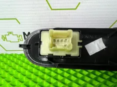 Кнопка стеклоподъемника Renault Duster
