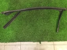 Уплотнитель стекла Mercedes-Benz E-Class
