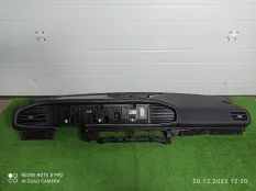 панель приборов Mercedes-Benz GLE-Class