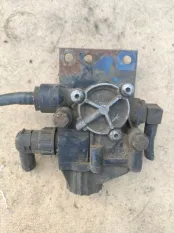 Кран ABS Mercedes-Benz Atego 0044296544, передний