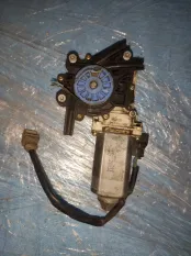 Мотор стеклоподъемника Mercedes-Benz Atego 9737200446, передний правый