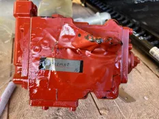 Насос Спецтехника New Holland Case LC10V01006F1