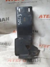 Кронштейн Подножки Mercedes-Benz Atego 9305201533, передний правый