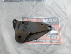 Кронштейн цилиндра подъёма кабины Mercedes-Benz Atego 2012 9735501138 1222 924.930 OM 924 LA