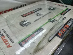 Стекло Двери Mercedes-Benz Atego 9737200147, переднее левое