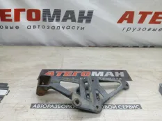 Кронштейн Mercedes-Benz Atego 2002 9406660131 БЕТОНОНАСОС 906.915 OM 906 LA, передний левый