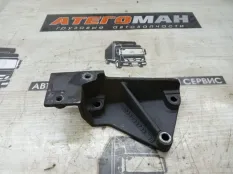 Кронштейн Mercedes-Benz Atego 9060986739 OM 906 LA