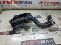 Кронштейн бака Mercedes-Benz Atego 9745201833