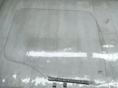 Стекло Двери Mercedes-Benz Atego 28.10.2014 43R001105 1222 924.930, переднее правое
