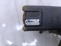 Кран уровня пола (воздушный) Mercedes-Benz Atego 0013271425