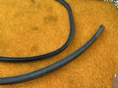 Уплотнитель двери задний левый Lexus LS400 UCF20
