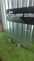 Стекло двери переднее правое Land Rover Range
