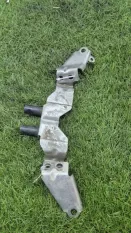 Кронштейн Перепускной трубы Land Rover Discovery 4