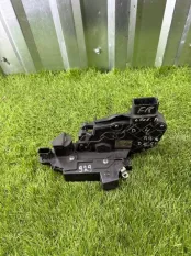 Замок боковой двери передний правый Land Rover